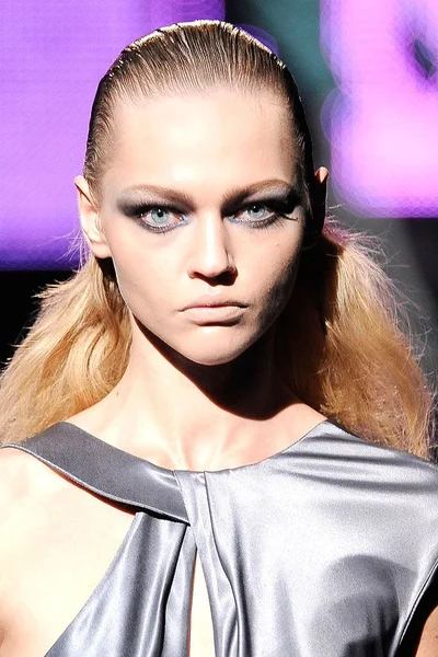 Look 25